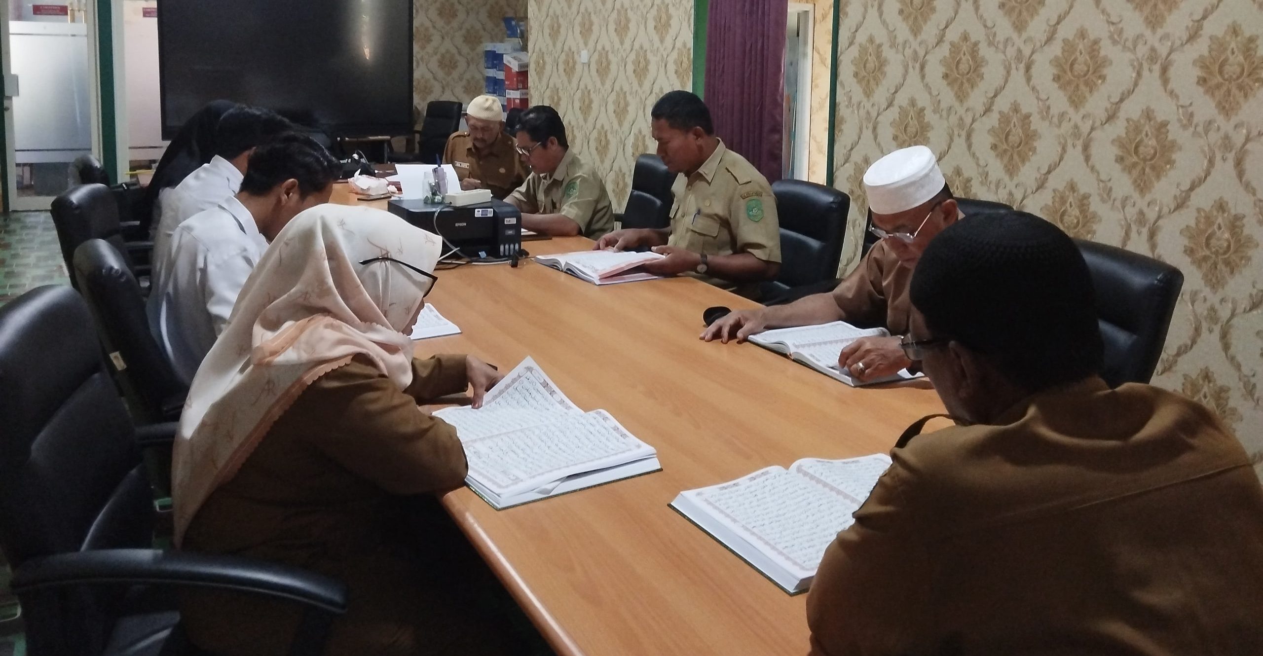 Gerakan Etam Mengaji (GEMA) Minggu Pertama Ramadhan di Kantor Kecamatan Kota Bangun Darat