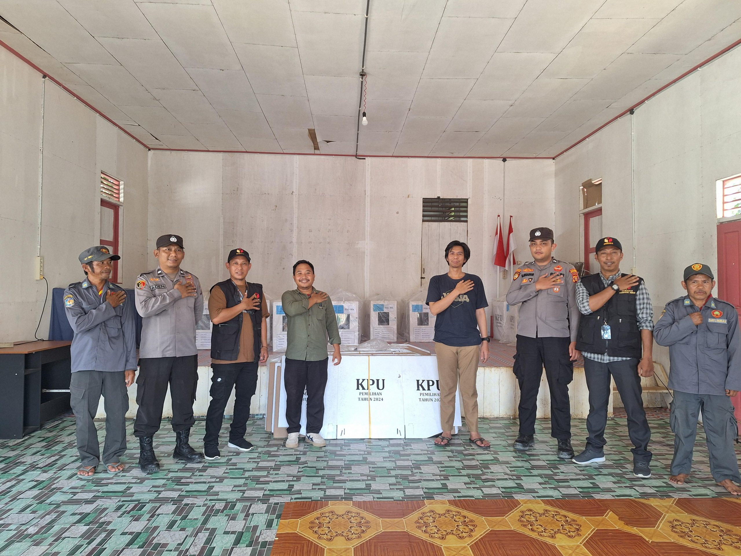 Pengawalan Ketat Sambut Logistik PSU di Kecamatan Kota Bangun Darat