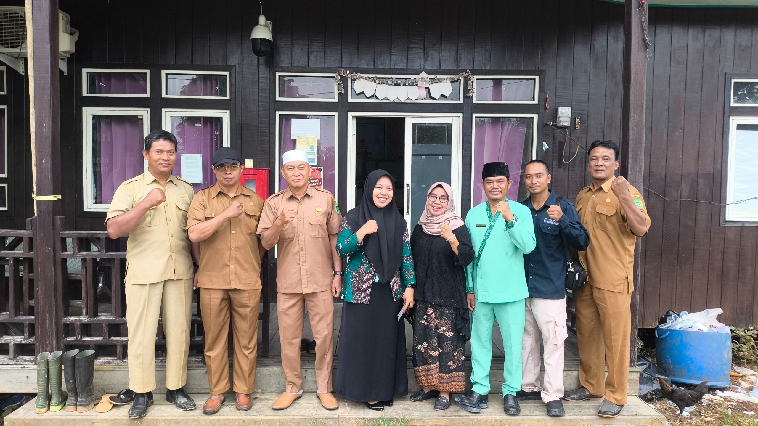 Kantor Camat Kota Bangun Darat Gelar Apel Pagi Bertepatan dengan Hari Kartini