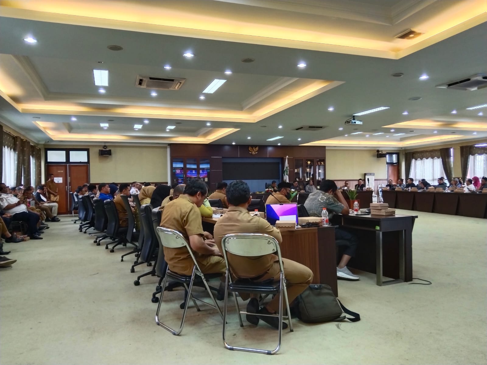 Menyelaraskan Visi Pembangunan: Camat Julkifli Ikuti Rapat Sinkronisasi Pokok Pikiran DPRD Kukar 2026