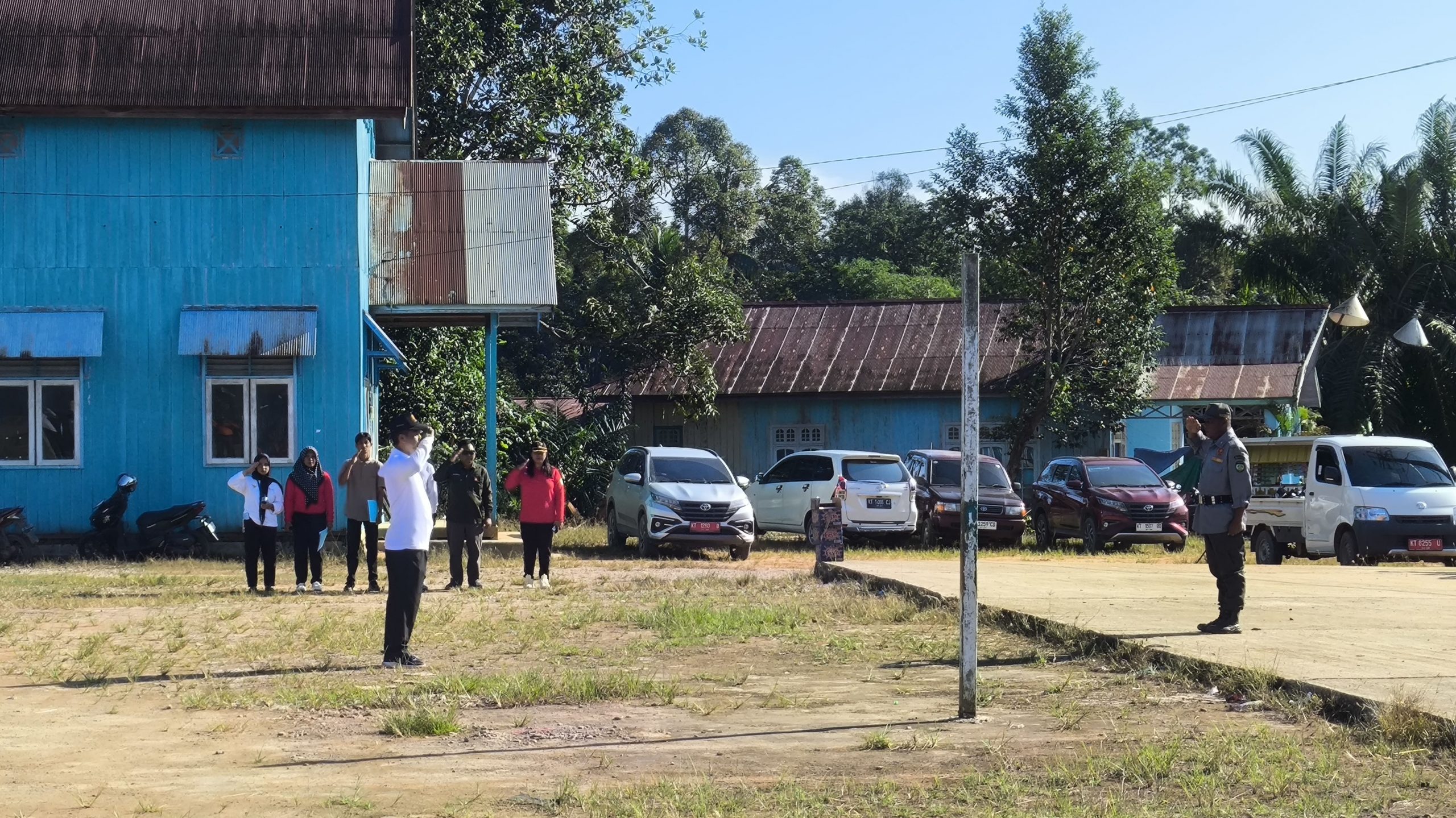 Peringati Hari Lingkungan Hidup Sedunia, Kecamatan Kota Bangun Darat Gelar Apel dan Aksi Bersih Sampah Plastik