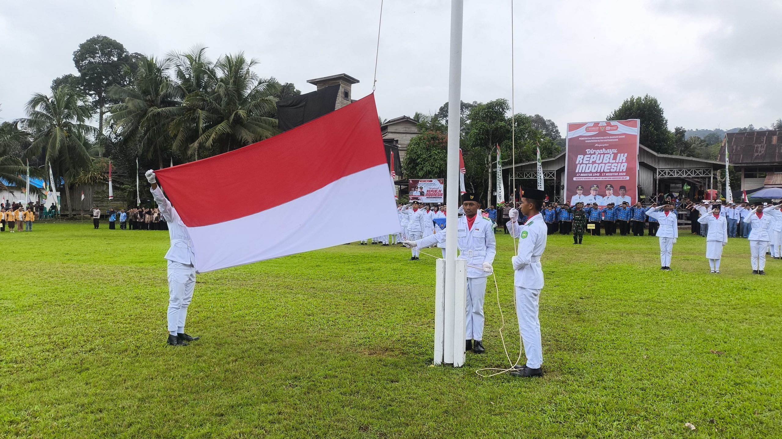 Kecamatan Kota Bangun Darat Gelar Upacara Peringatan HUT ke-80 Kemerdekaan RI