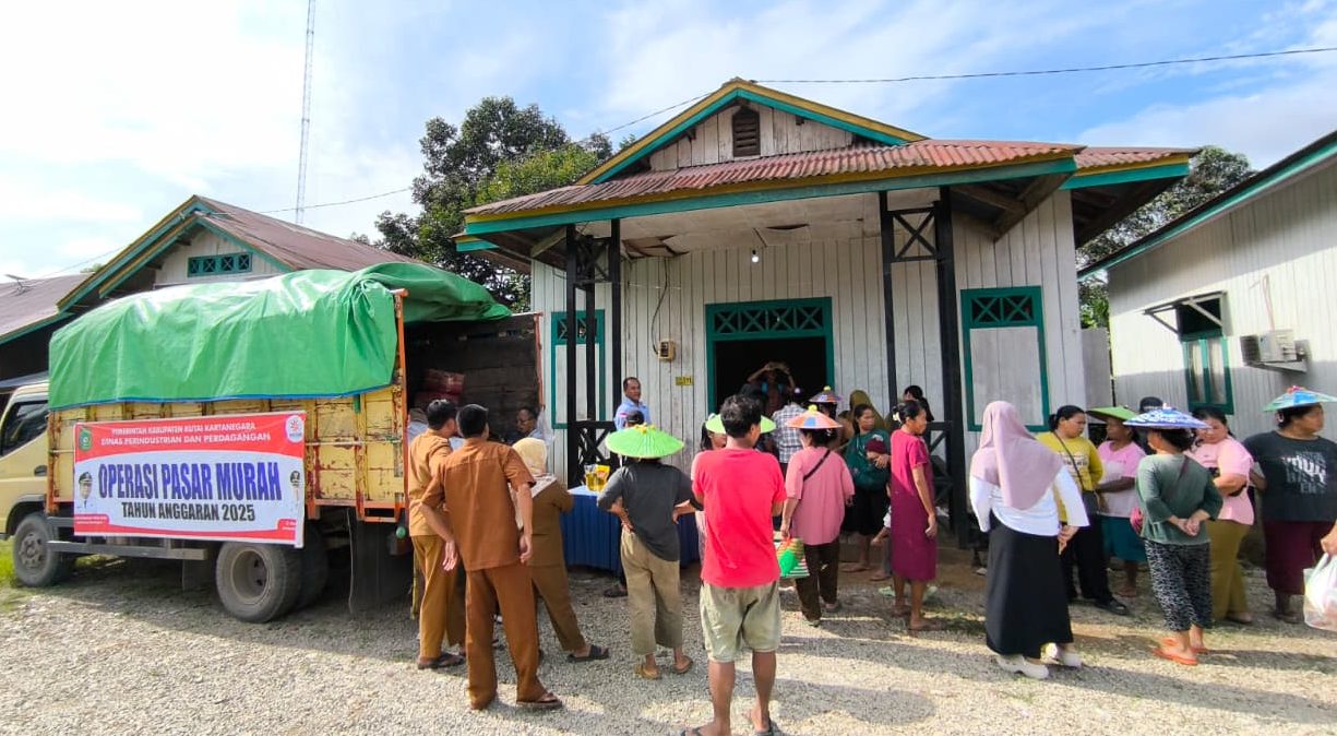 Disperindag Kukar dan Bulog Gelar Operasi Pasar Murah di Desa Kedang Ipil