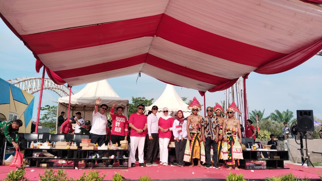 Kecamatan Kota Bangun Darat Ikut Meriahkan Pawai Pembangunan dan Budaya Kutai Kartanegara 2025