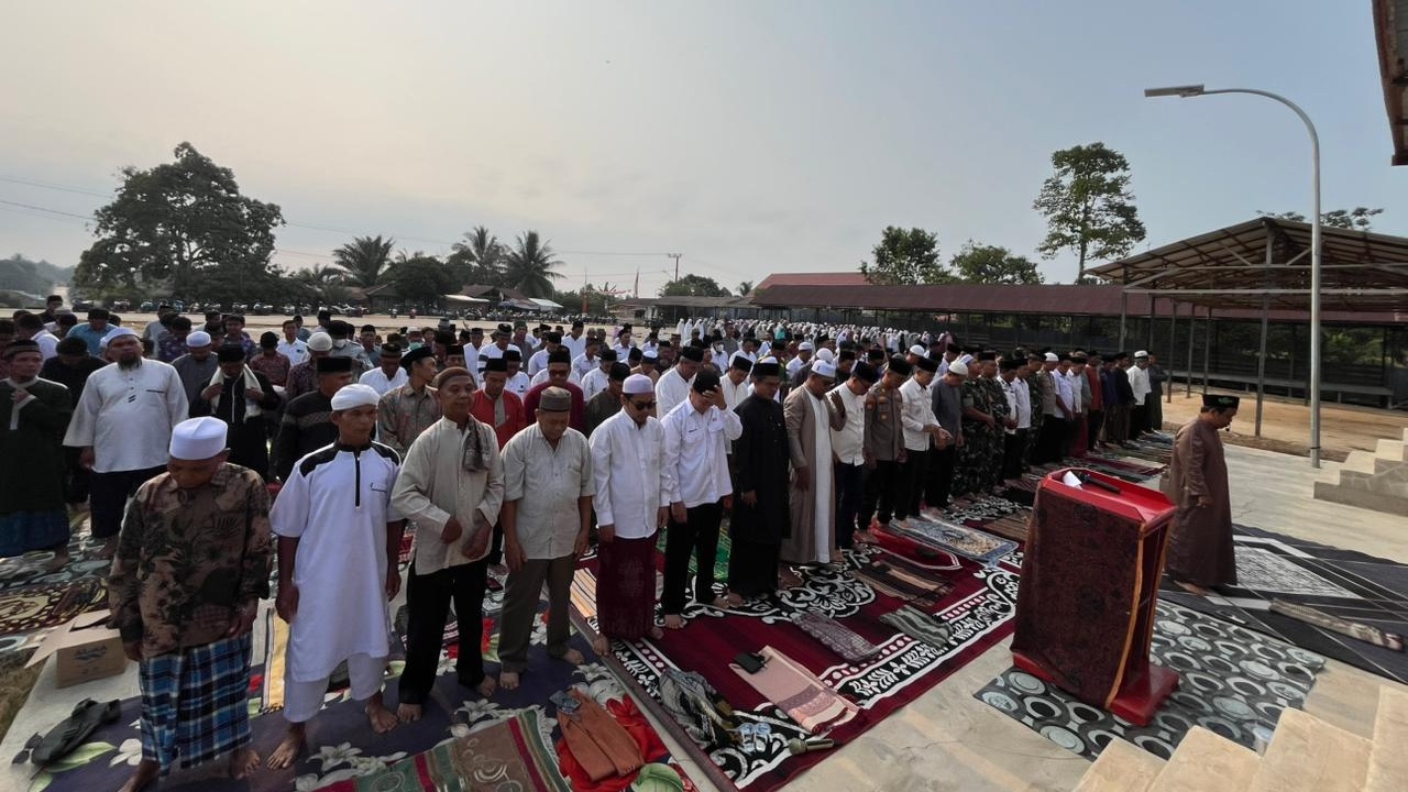 Shalat Istisqa dan Doa Bersama Digelar Serentak di Kecamatan Kota Bangun Darat, Memohon Segera Diturunkan Hujan